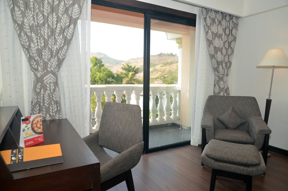 Executive Room - Photo 1