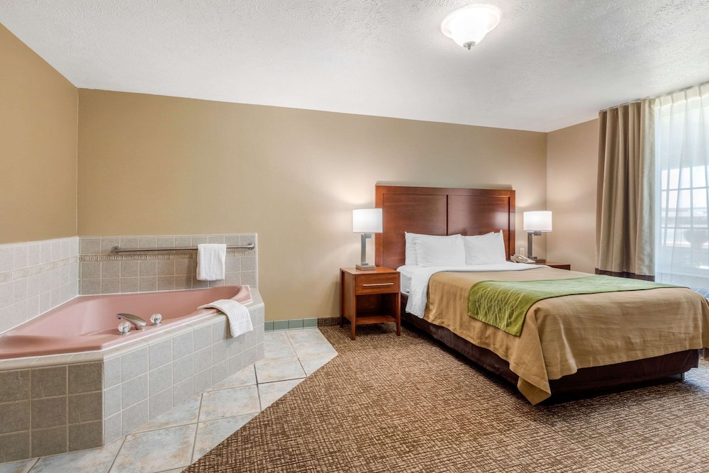 Suite, 1 King Bed with Sofa bed, Non Smoking, Jetted Tub (Living Room) - Photo 5