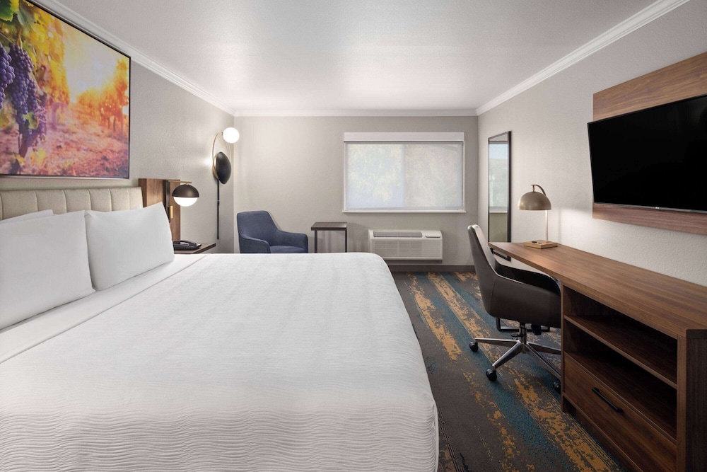 Room, 1 King Bed, Non Smoking - Photo 1