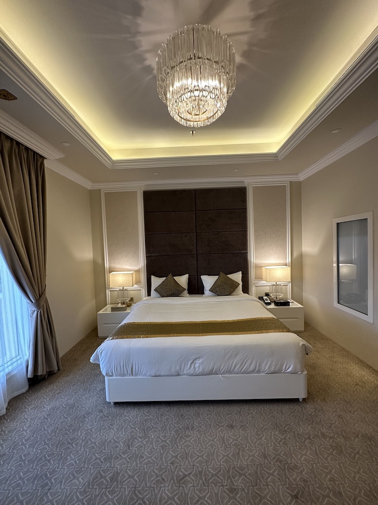 Junior King Suite - Photo 2