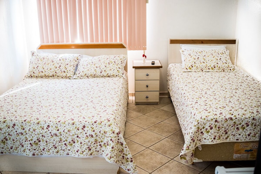 Triple Room (Ar Condicionado)