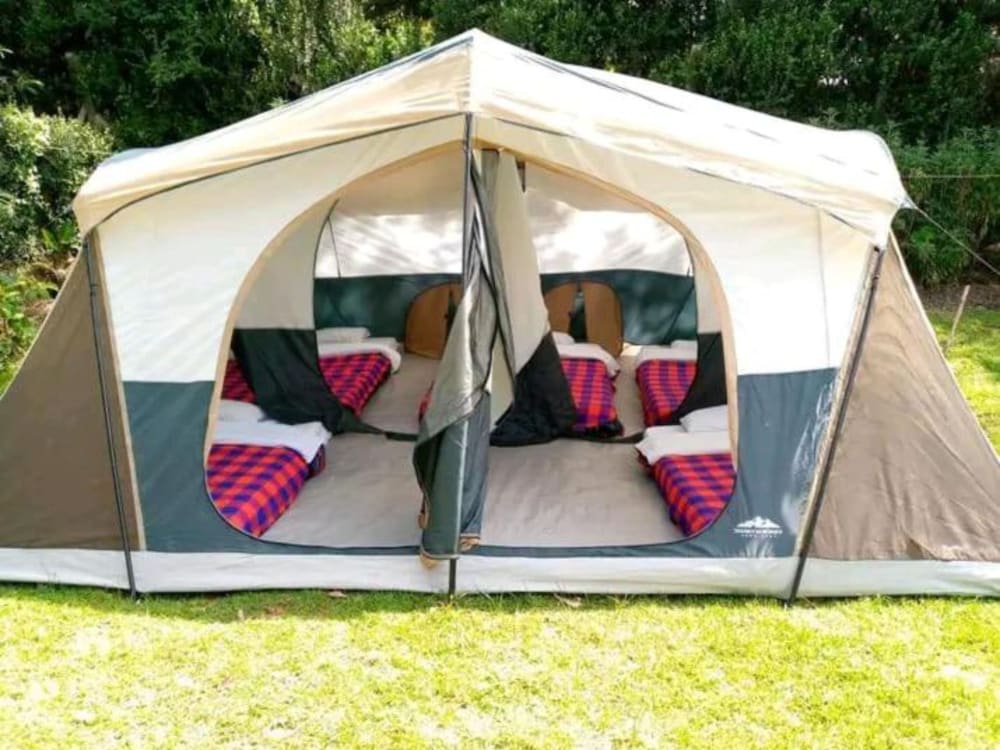 Deluxe Tent photo 3