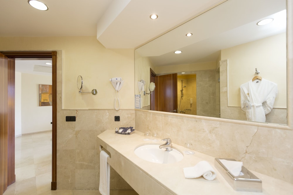 Junior Suite (3 adults) - Photo 8