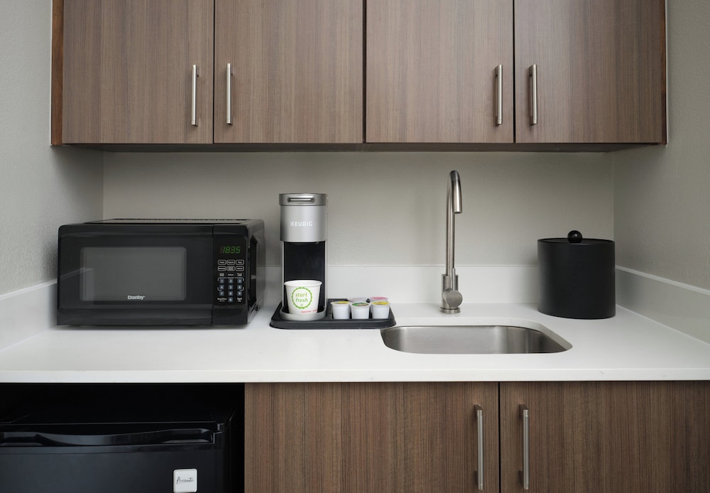Suite, 1 Bedroom - Photo 2