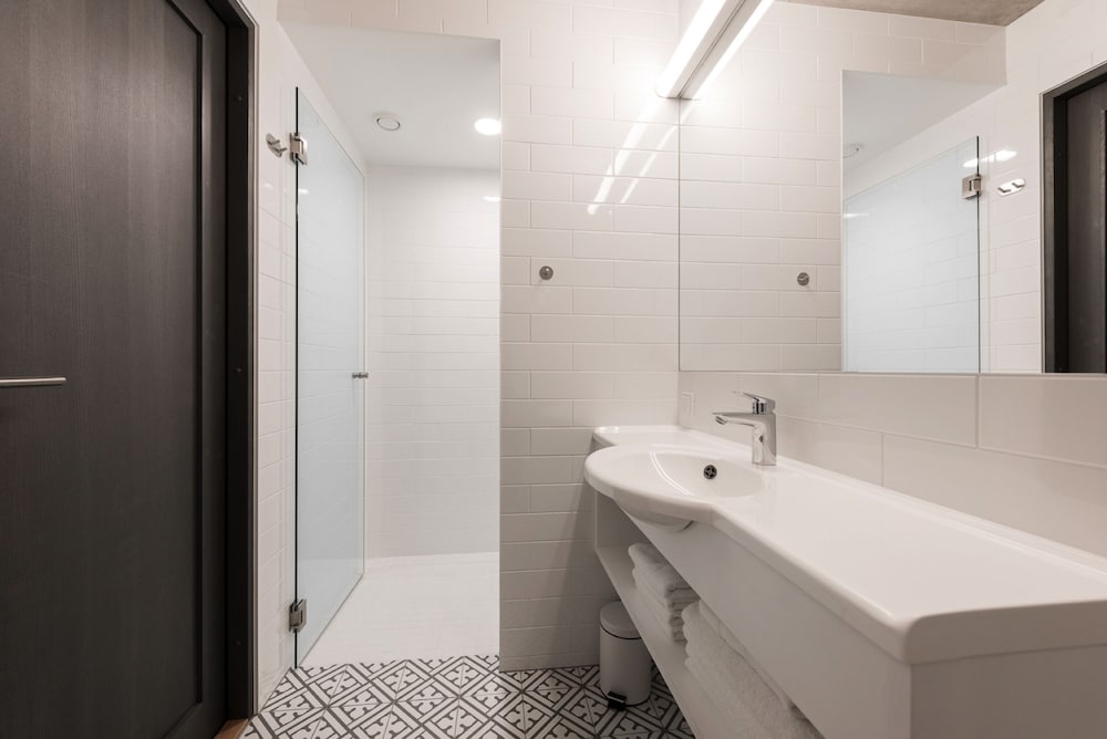 Superior Split Level Apartment photo 2