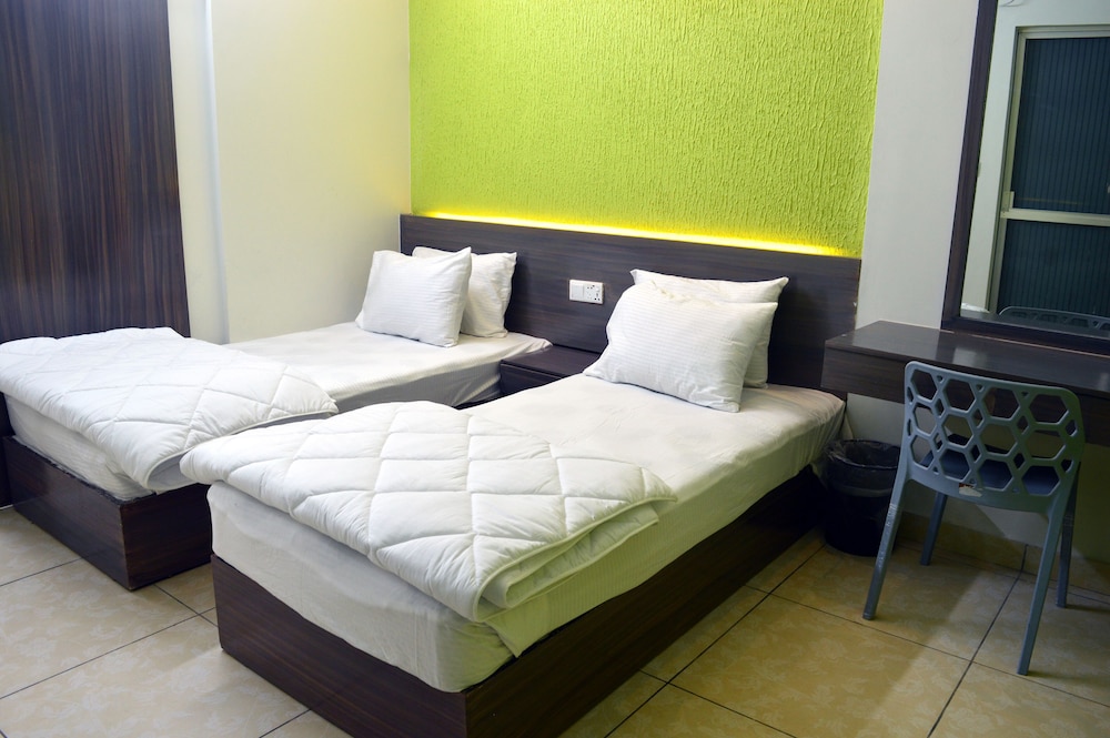 Executive Room, 2 Bedrooms, Balcony, Partial Sea View