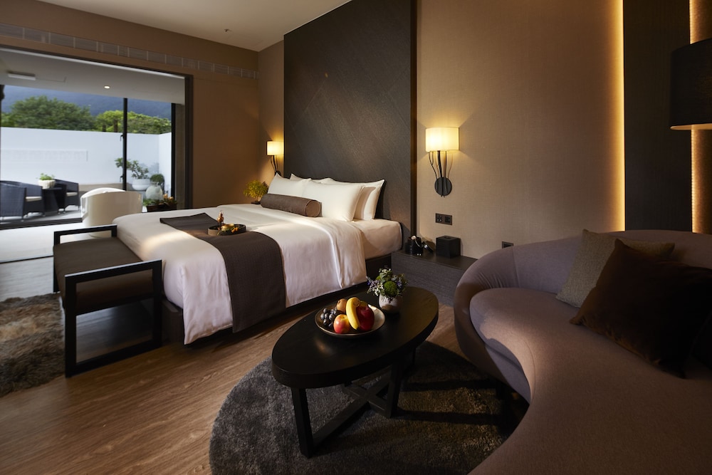 Lavender Cabana Suite photo 1