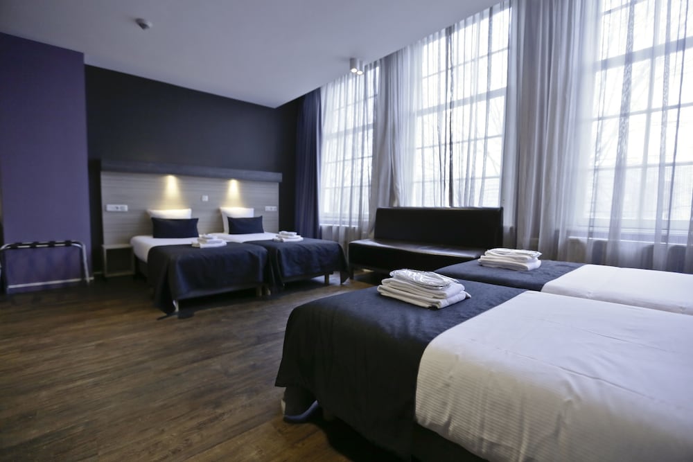 Superior Quadruple Room, Canal View
