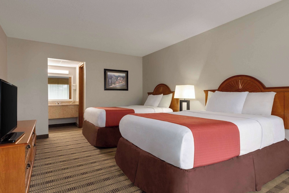 Suite, Multiple Beds, Non Smoking photo 1