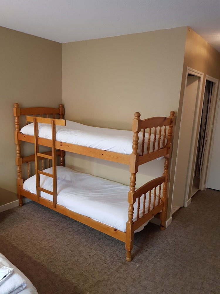 Standard Quadruple Room, Balcony, Mountain View photo 3