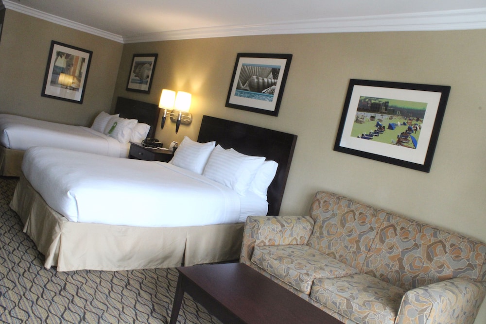 Standard Room, 2 Queen Beds, Non Smoking - Photo 2