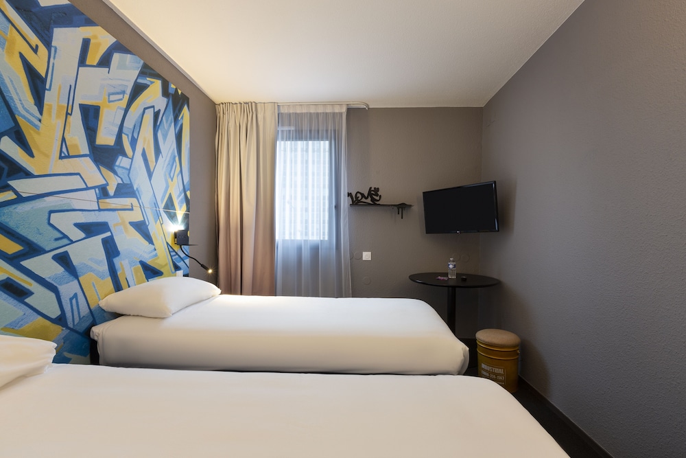 Standard Twin Room, 2 Twin Beds - Photo 4