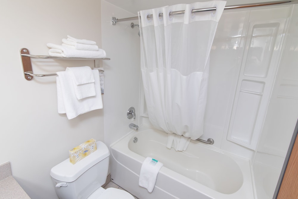 Deluxe Room, 1 King Bed, City View - Photo 5