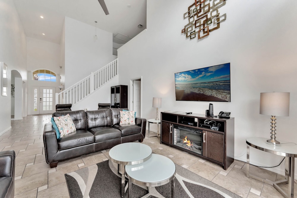 Sunrise Lake View Home, 5 Bedrooms, Private Pool - Lake Berkley