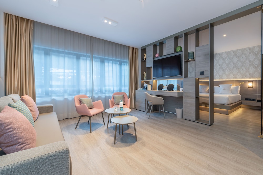 The Grand Level Family Suite