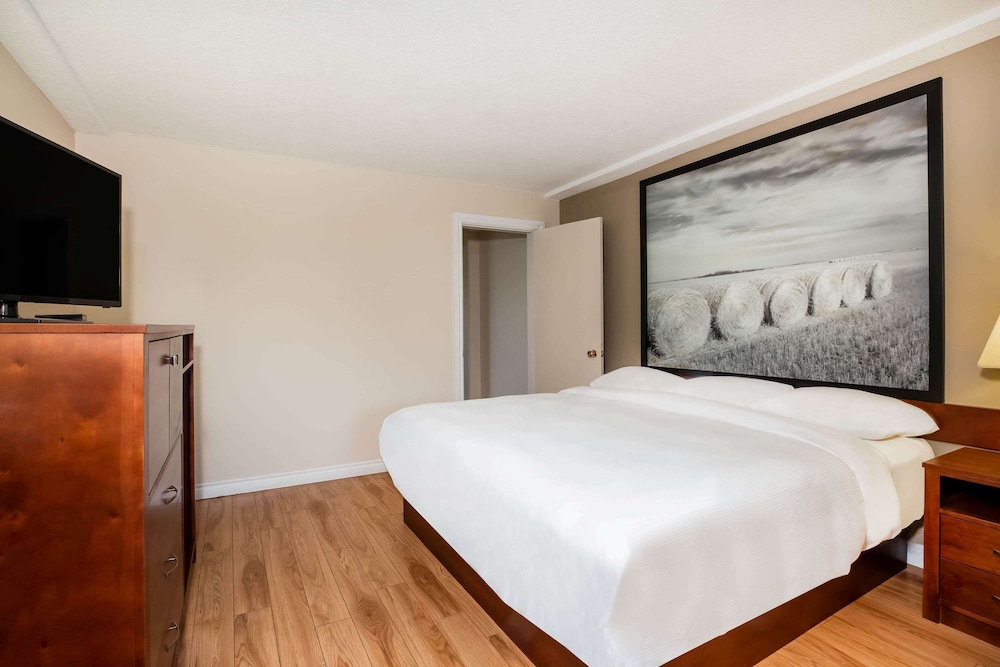 Kitchen Suite, 2 Rooms, 2 King Beds, (Non Smoking) photo 2
