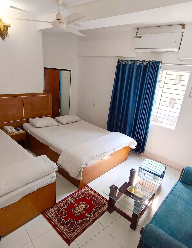Deluxe Triple Room, City View photo 3