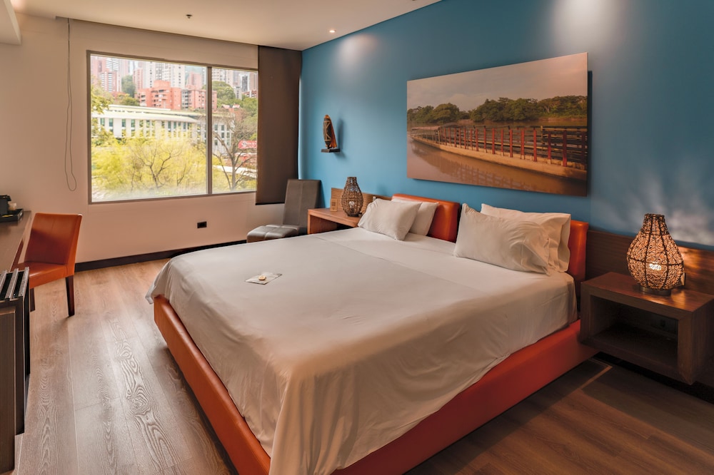 Executive Suite - Photo 3