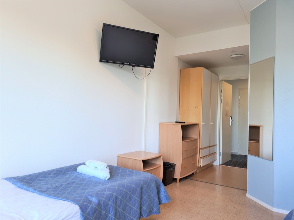 Standard Twin Room - Photo 5