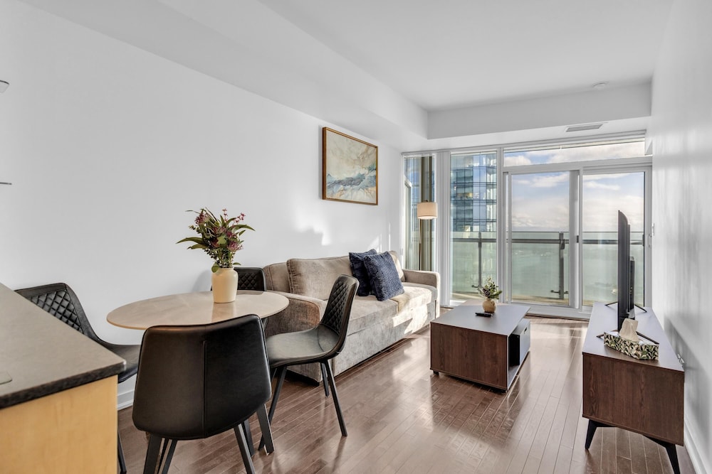 Premier Apartment, Multiple Beds, Balcony, Lake View thumbnail 5