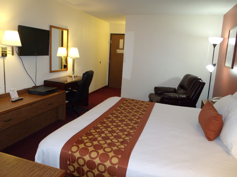 Room, 1 King Bed, Smoking - Photo 4
