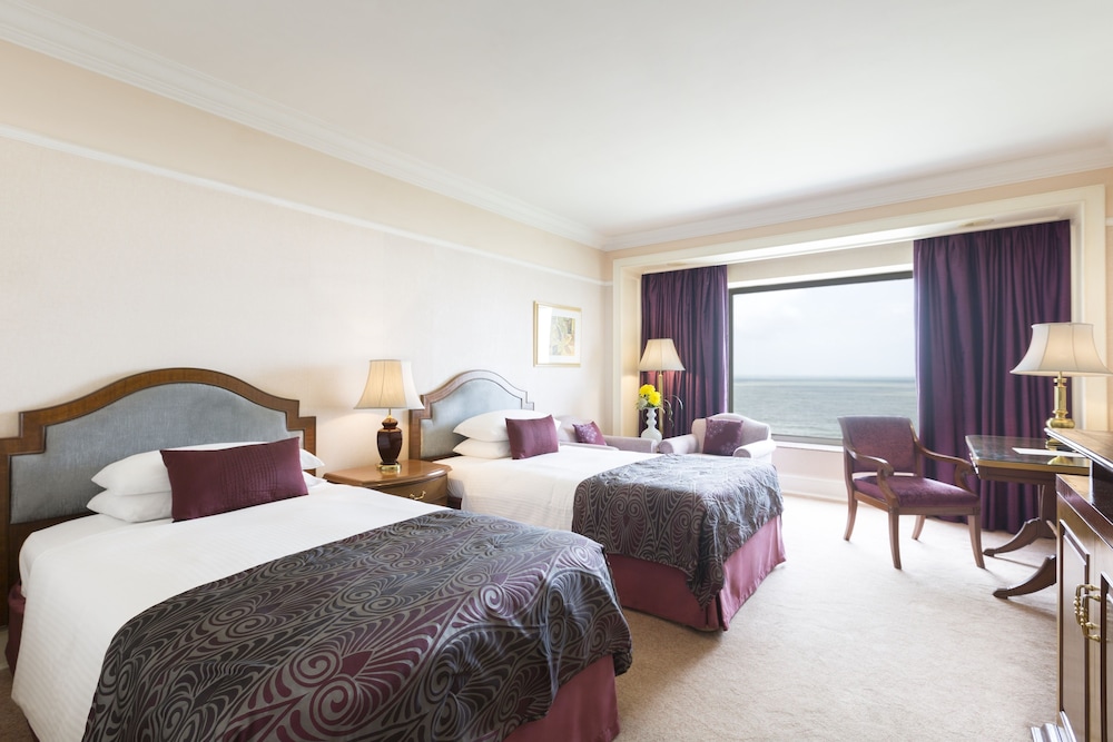 Serene Infinity Sea View Room Twin Bed - Photo 5