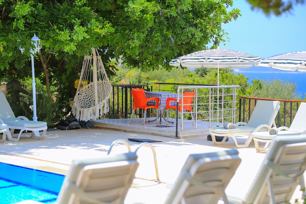 Traditional Twin Room, 2 Twin Beds, Partial Sea View, Poolside photo 3