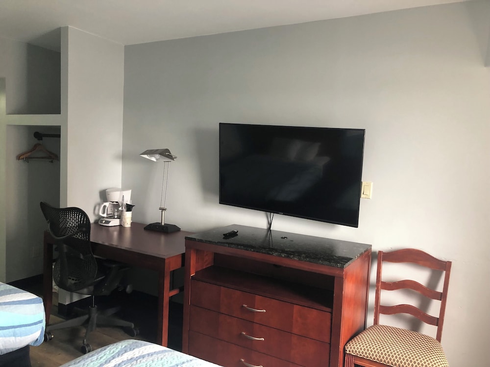 Deluxe Studio, 2 Queen Beds, Non Smoking, Ocean View photo 3
