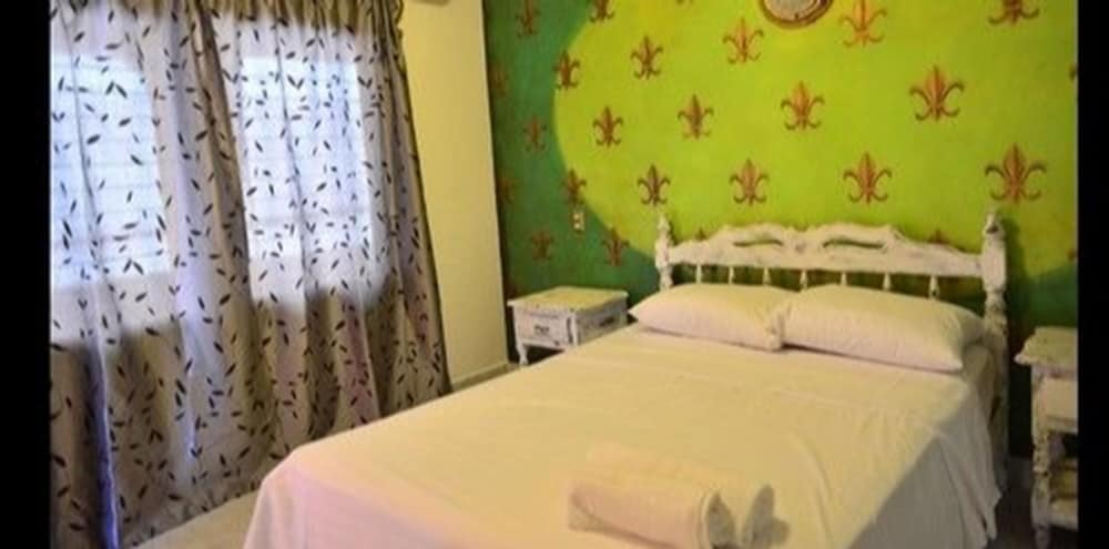 Basic Room, 1 Queen Bed