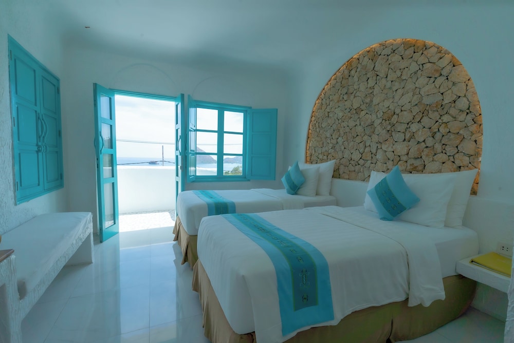 Deluxe Room - Photo 6