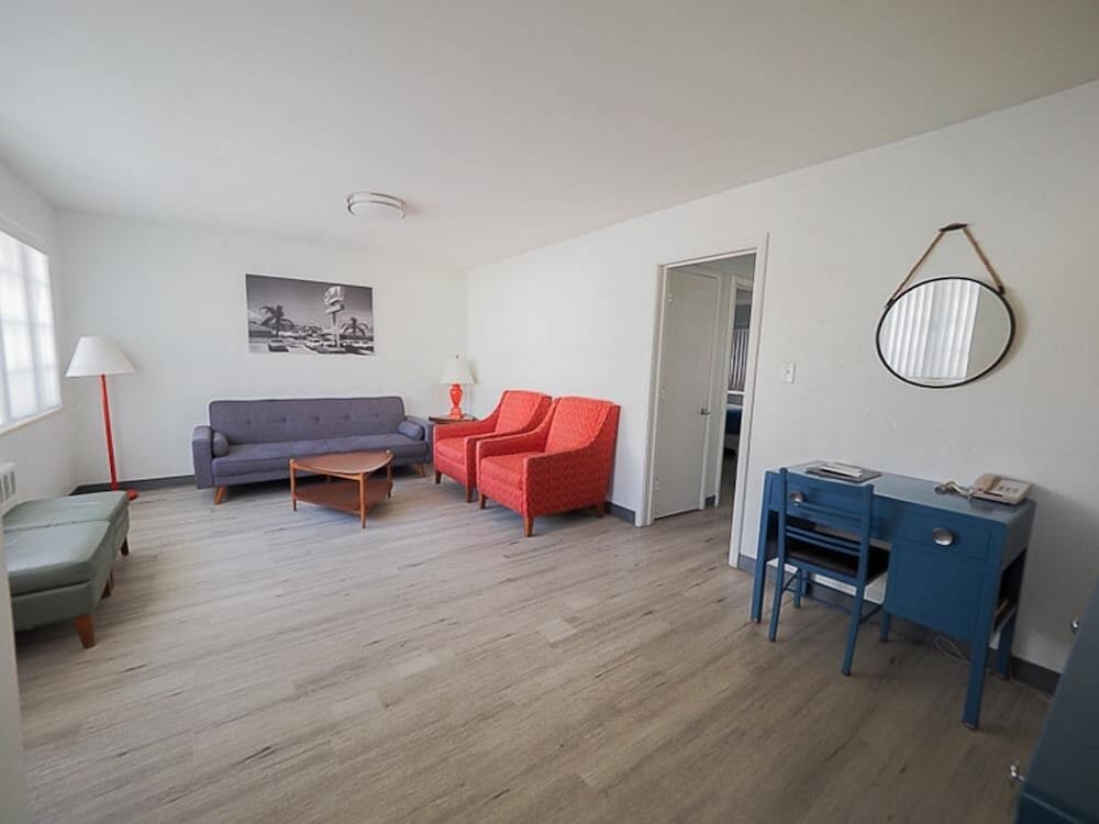Deluxe Apartment, 1 Bedroom, Poolside photo 2