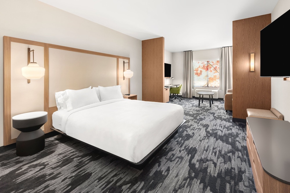 Suite, 1 King Bed with Sofa bed (Mobility Accessible, Tub)
