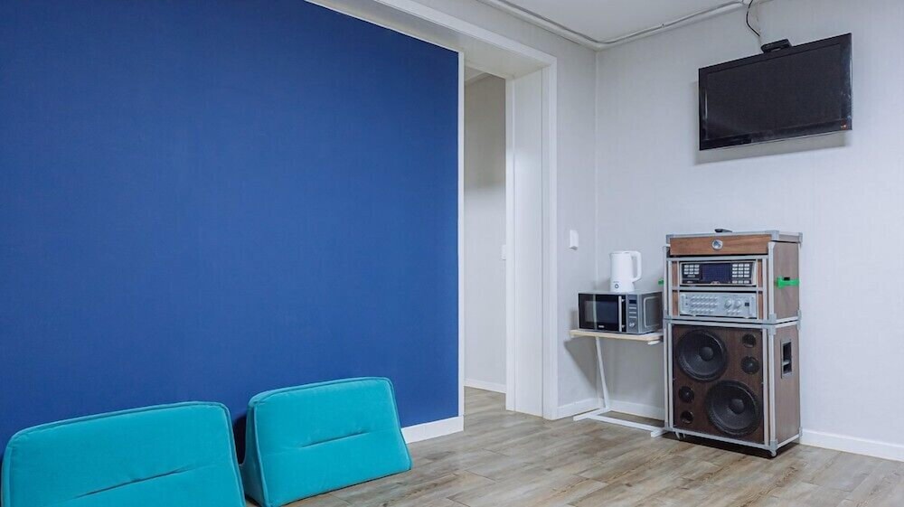 Room (day) - Photo 5