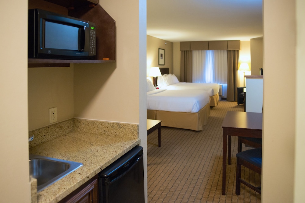 Suite, 2 Queen Beds - Photo 1
