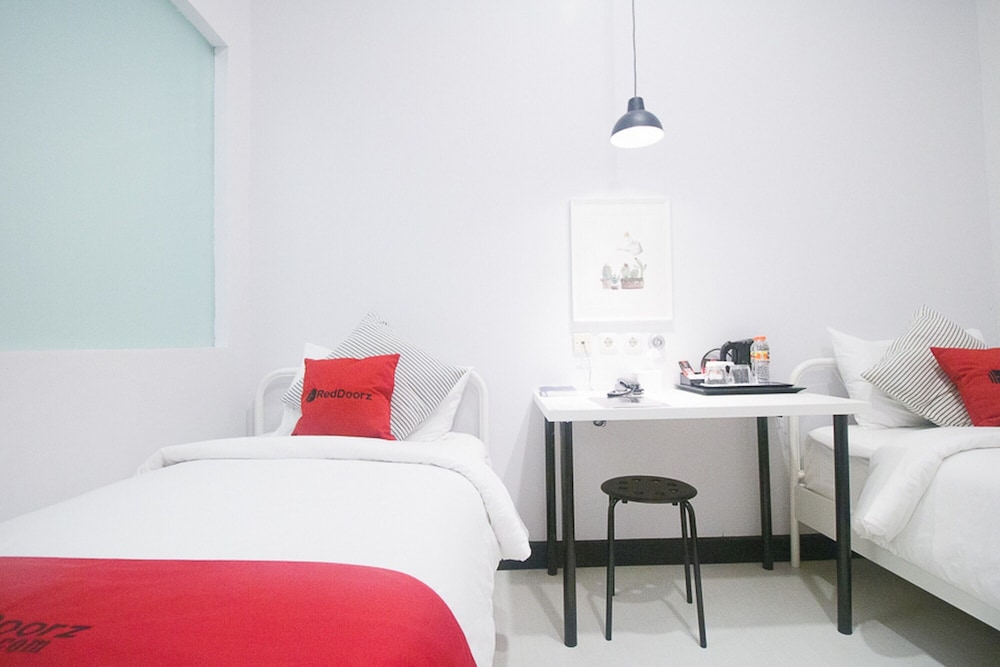 Twin Room (Reddoorz) photo 3