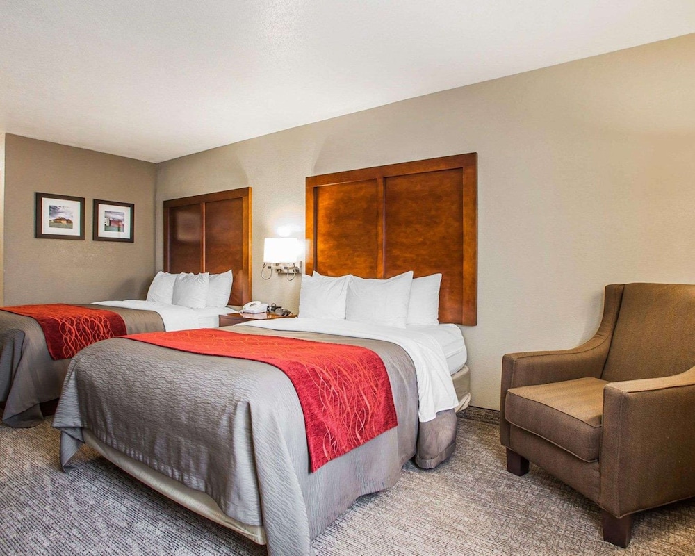 Standard Room, 2 Queen Beds, Non Smoking - Photo 2