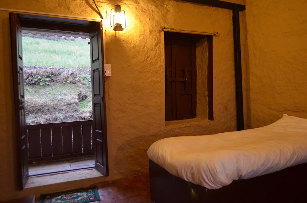 Basic Cottage, 2 Twin Beds, Mountain View, Mountainside photo 1