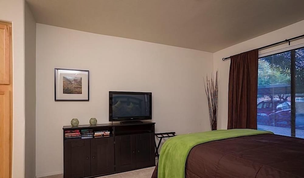 Condo, 2 Bedrooms photo 1