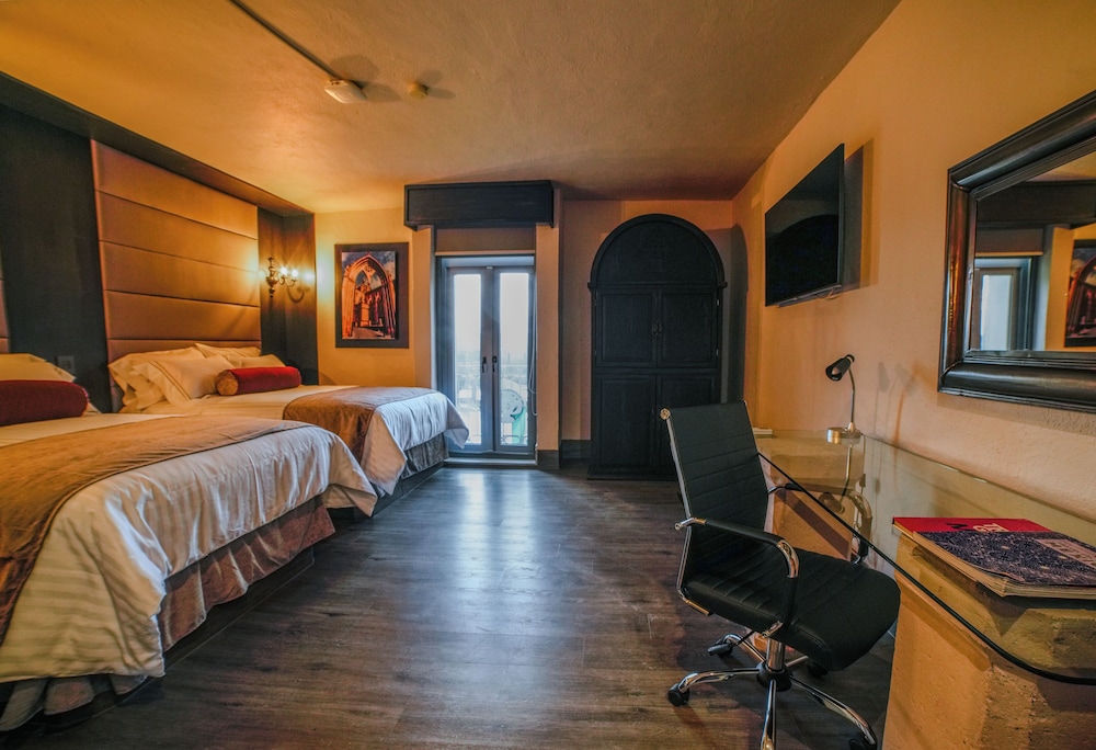 Deluxe Suite, 2 Double Beds