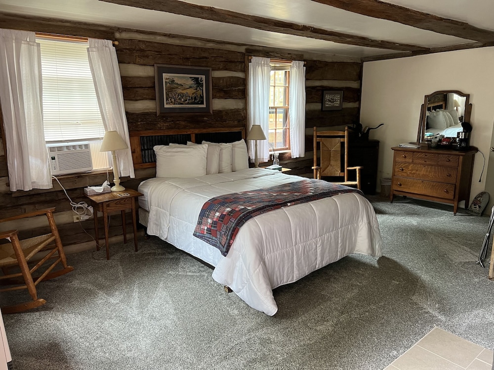 Room, Private Bathroom (Cyrus Mccormick) photo 1