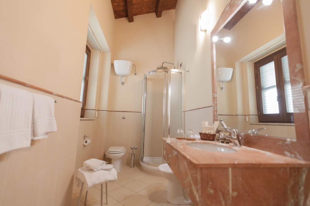 Deluxe Studio Suite, Hot Tub, Sea View - Photo 14