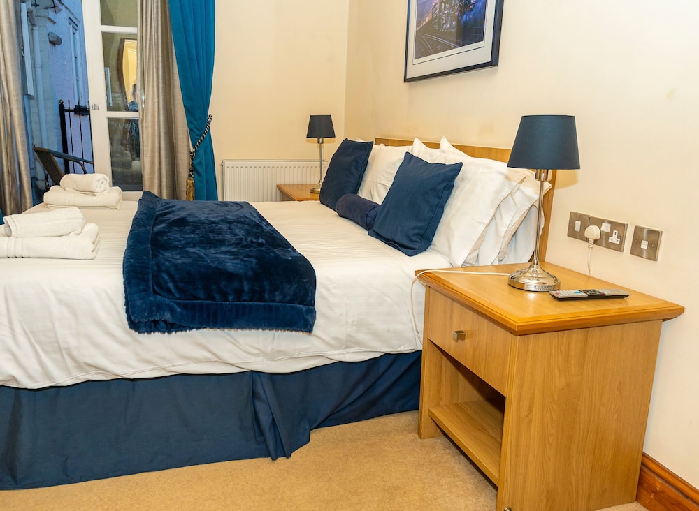 Double Room, Ensuite (Queen Matilda)