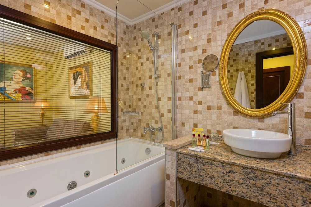 King Suite photo 2