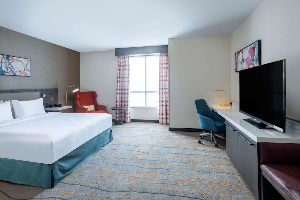 Deluxe Room, 1 King Bed - Photo 3