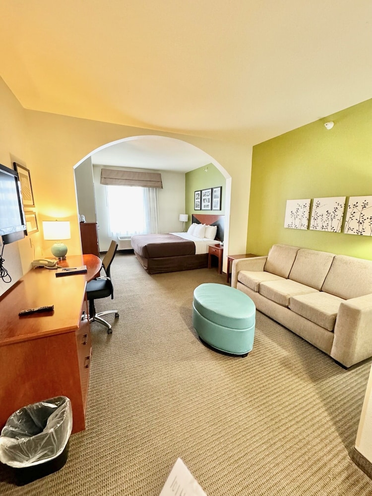 Basic Room, 1 King Bed - Photo 3
