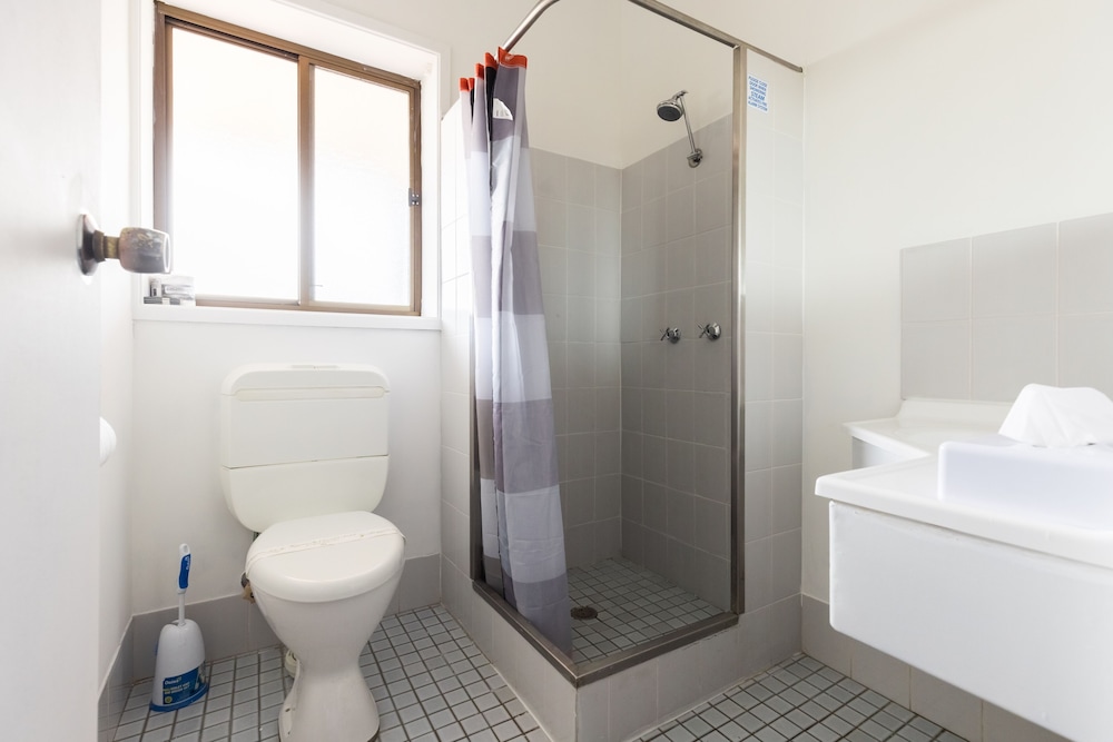 Standard Room, Multiple Beds, Pool Access photo 3