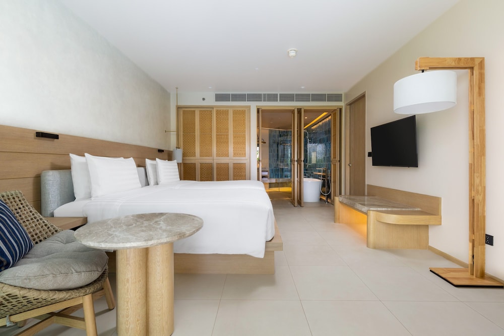Suite, 2 Bedrooms - Photo 3