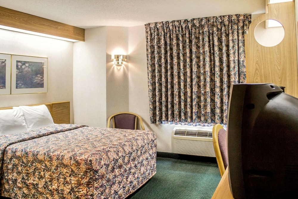 Room, 1 Queen Bed, Non Smoking - Photo 4