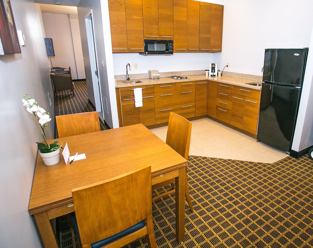 Suite, 2 Double Beds - Photo 6