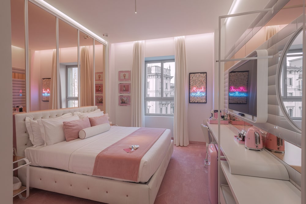 ATTIC EXECUTIVE ROOM thumbnail 5
